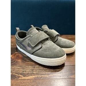 NIKE SB STEFAN JANOSKI OLIVE GREEN SIZE 10C TODDLER BOYS EUC 705404-304‎